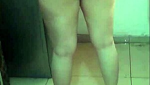 Эй, я трахаю маму друга и наполняю ее спермой в POV, хочешь посмотреть?