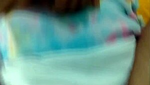 Esposa muçulmana indiana fode com marido de quatro bem gostoso.