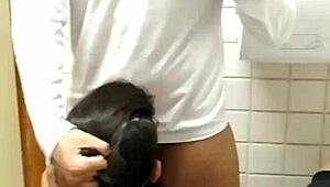 Πήρα μια Καταπληκτική Μουντζούρα από Έναν Τύπο στο Μπάνιο των ΑΜΕΑ.