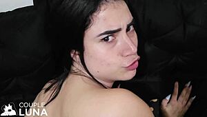 Denna vackra slampa får sin våta fitta hårt bankad tills hon är helt uttöjd