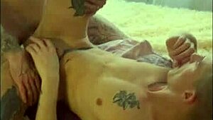 年轻小鲜肉真能在狂野派对上承受巨屌屁股干吗？