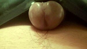 Mano, Olha Só, Minha Punheta Fez o Gozo Jorrar Como Chuva!