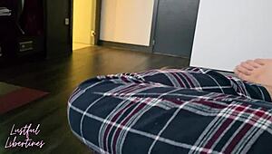 Yo, deler seng med min forførende modne MILF-stemor i natt!