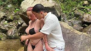 Tô amando foder ao ar livre com a ruiva rabuda safada Milán Rodríguez