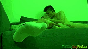 Francba, meleg pasi vad, perverz lábmunkát ad!