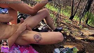 森で素晴らしい大きなチンポでファック