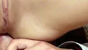 Szétbasztam a szőke ribanc feleséget kemény análban, míg a férj a szomszédban van