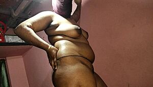 पहली बार वाइफ की हॉट कर्वी दोस्त के साथ सेक्स, घरेलू एक्शन में नैचुरल बूब्स को ठोकना