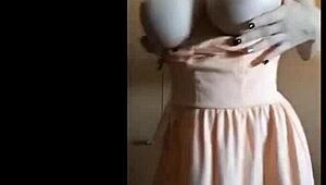 Ela Disse Delicioso Enquanto Sai com Amiga e Namorada