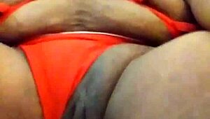 भाई, टैटू वाली एबोनी चिक ने ग्रुप में टॉय के साथ मचाया धमाल