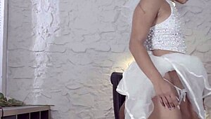 Πω πω! Γαμάω την πρώην μου πριν τον γάμο της, την κάνω να χύνει πάνω μου!