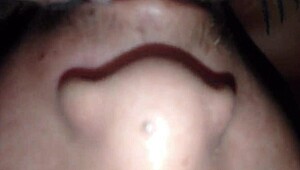 Novinha tem buceta molhada lambida antes de boquete babado