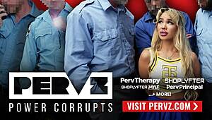 लॉस प्रिवेंशन ऑफिसर टीचर को हिडन कैम पर ऑफिस में कैच करता - VHXXX पार्ट 1