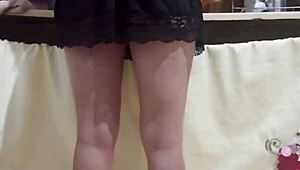 שכרתי את המנקה הברזילאית הזו עם תחת מדהים, המכנסיים הצמודים האלה עשו אותי חרמן ברגע!