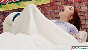 شي ميلز إيما روز وأرييل ديمور، ينكون على مرتبة لاختبارها