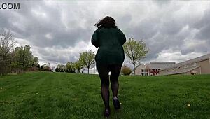 הטוב ביותר של הורדת מכנסיים חלק 5 - עקרת בית מפלשת ומפרסת בציבור