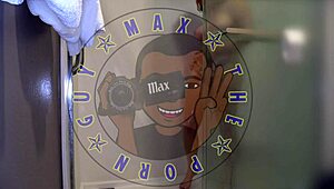 POVビューでブロンドのエマ・ウルフが素晴らしいフェラとハンドジョブを届け、そして顔騎乗でイカせるまで。