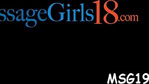 Šikovná kráska si vychutnáva špinavé šukanie kokotom v dierkach naolejovaná hlboko