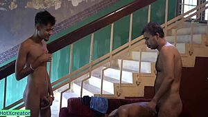 바비가 야생 섹스 파티에 참여해 뜨거운 갱뱅 액션