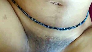 Большая жопа глотает огромный хуй глубоко в догги, дико!