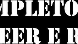 Пока куколд за рулём, я ебу другую на заднем сиденье