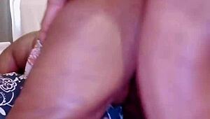 自宅ビデオで剃毛マンコをファックされるのを撮影