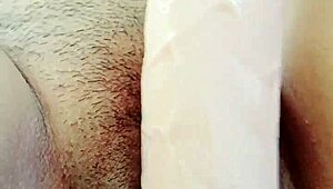 Liten latina leker med kjempedildo, kommer hardt i hjemmelaget klipp