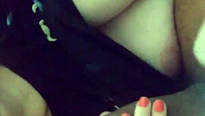 我忍不住吸那个大黑鸡巴直到喷射！