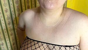 POVで浮気妻をハメてお尻に発射、相棒は口にフィニッシュ！