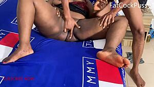 Follada matutina se siente de puta madre, chupa y se lleva leche en tetas grandes