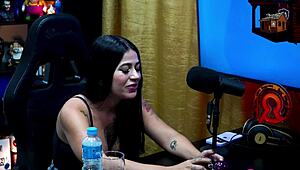 哇，新人Luuh Barbosa在播客上评价Ruan的屌，还脱衣超性感！😍