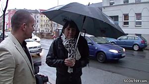 ”Hej tjej, vill du ha cash för en snabb knull på gatan?”