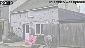 ハロウィンパーティーで5人の女の子とくつろいで、アリス・メイズがリードするワイルドストラポン