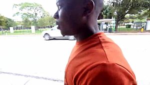 Prada, la bad girl sud-africaine, suce en public, putain j'suis accro !