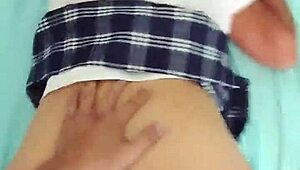 Rijke studente chick in sexy uniform hard genageld