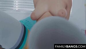 Gak tahan, peluk ayah tiri yang stres pake dada gede terasa pas banget, Marilyn Mansion dan Tommy Gunn