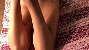 Kan en våd fisse tage hård dobbelt penetration? Se sædskud på røven!