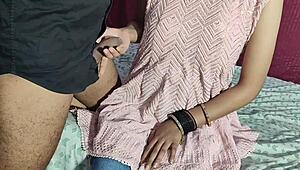 दिपाली भाभी को कंडोम के साथ हार्ड फक किया जाता है