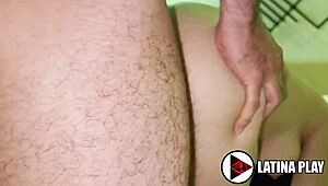 Wow, geile Latina met perfecte kut hard gecreampied in doggy!