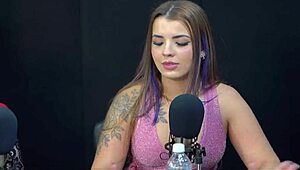 ブロンドのラティーナブロネットブラジリアンアマチュアたちが彼女のタイトなアスにゆっくり挿入してキープするよ