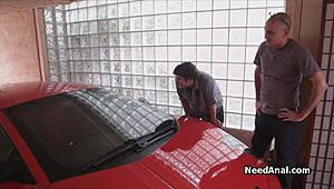 Yo, meine vollbusige Freundin bettelt um Anal, sie ist süchtig nach harter Teenie-Action