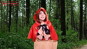 Mała 18+ Czerwona Czapeczka pragnie seksu, idzie do lasu na zabawę, ups