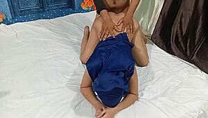 Моя горячая мусульманская жена трахается с хиджабом на голове и ногами вверх