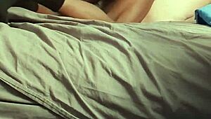 Pelirroja tetona culona monta BBC a tope para creampie profundo en coño