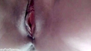 业余宝贝在继父旁边揉粉嫩小穴