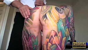 N-não acredito, Pascalssubsluts me pegou, porquinha tatuada, batendo boca e engolindo porra duro!