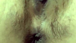 بنت إندونيسية بتداعب كسها الضيق بأصابعها في مشهد POV ساخن 2025