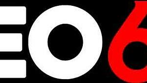 Femme prend une double pénétration en bas lors d'un groupe en extérieur !