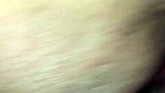 Dando masaje relajante a mi amiga tras un día pesado