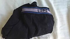 calcinha melada da esposa em cena de cuckold